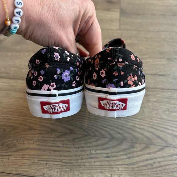 🛹 VANS Floral Slip-On Shoes - Black and Purple - Picture 3 of 8